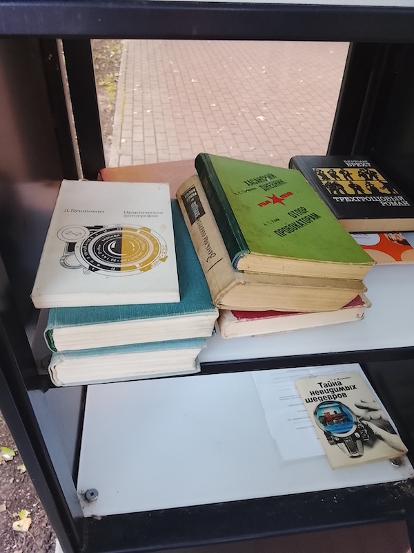 /ref/en/books-in-little-free-library/the-threepenny-novel-lores.jpg