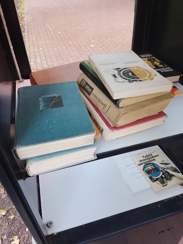 /ref/en/books-in-little-free-library/various-books-lores.jpg
